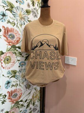 Pimatee Chase Views Tee L • Beige Mountain Graphic Shirt • Soft Style • NWOT